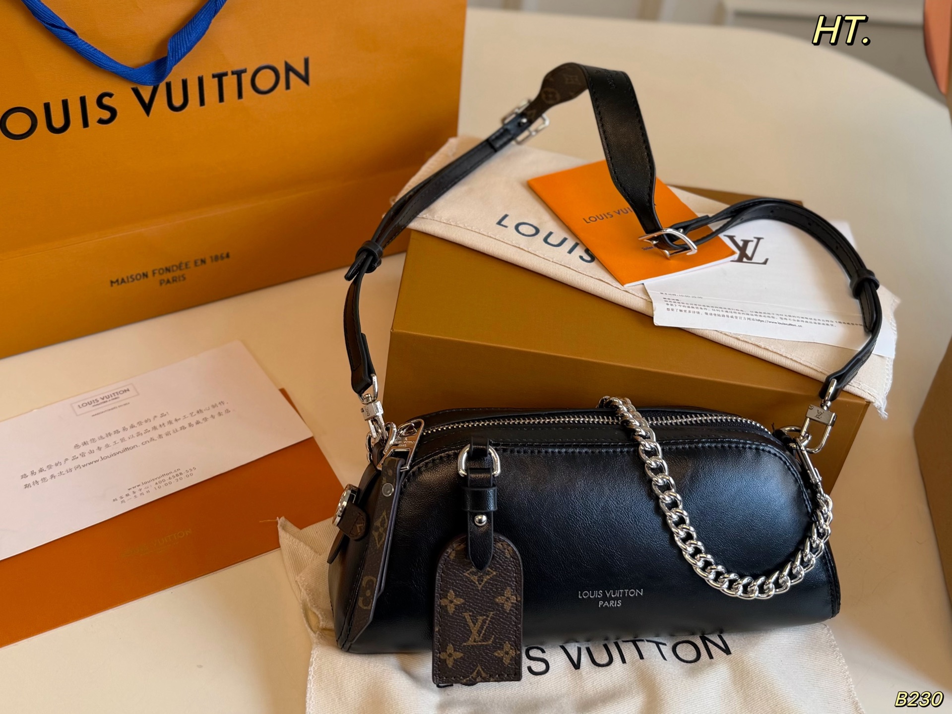 LV Pochette Vibe Shoulder bag