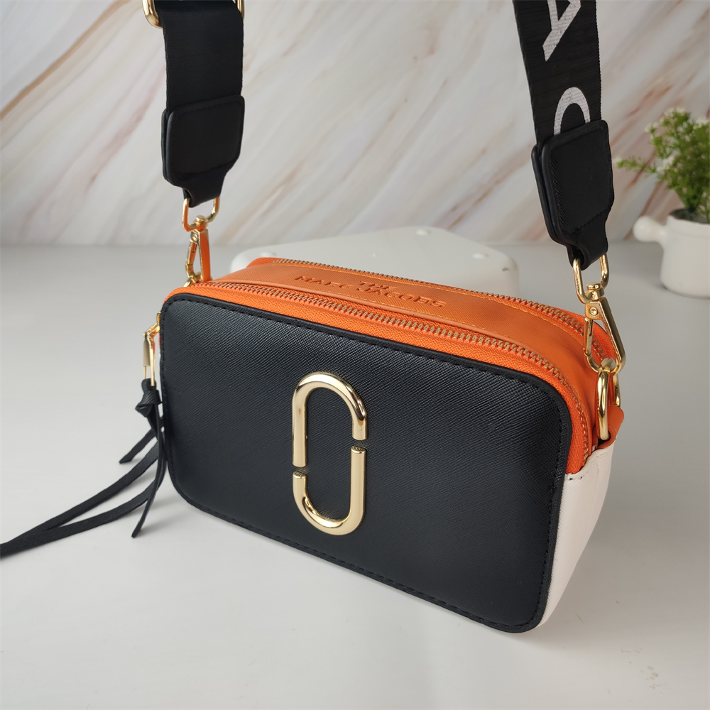 Marc Jacobs Camera Bag 18cm stylish crossbody bag
