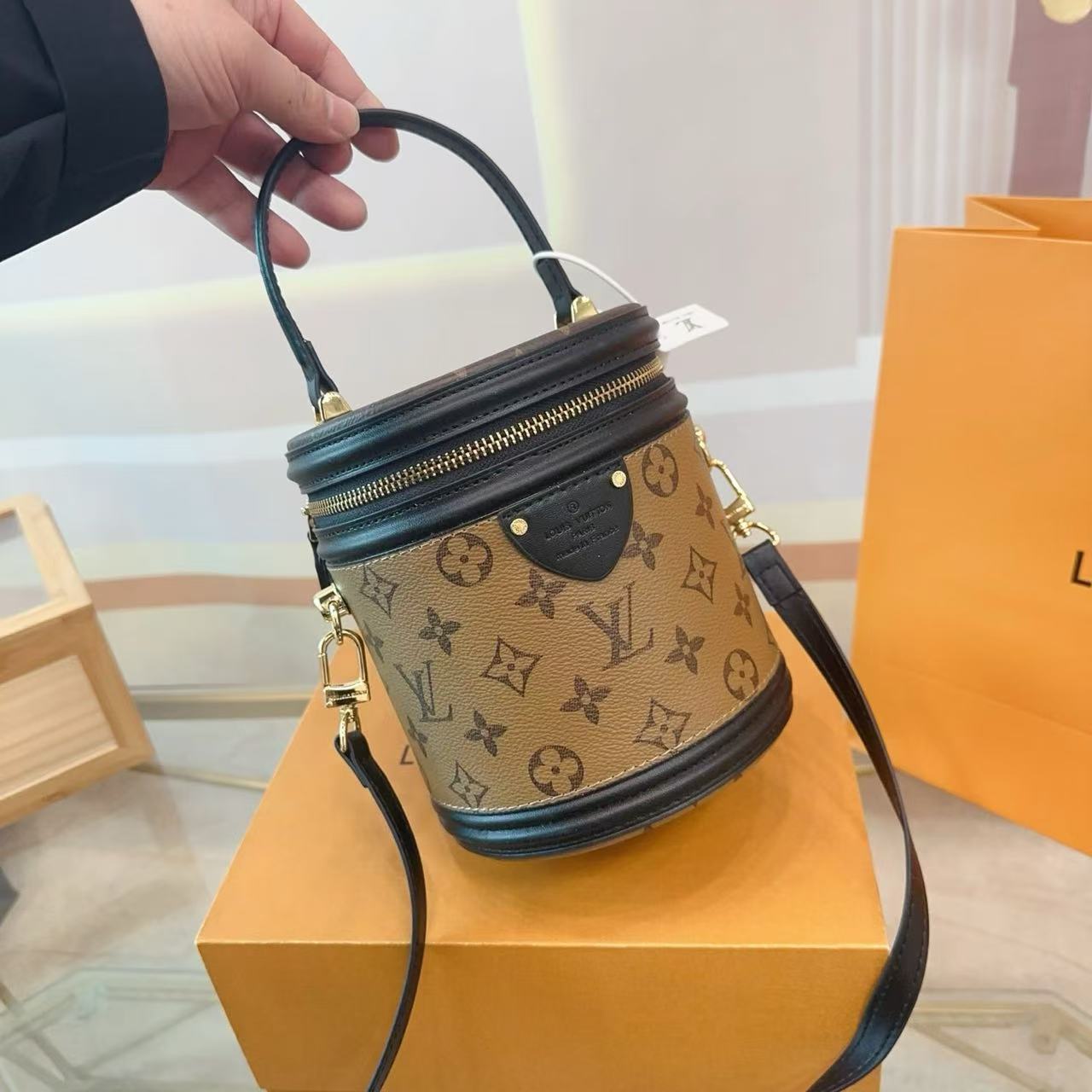 Louis vuitton fortune bucket