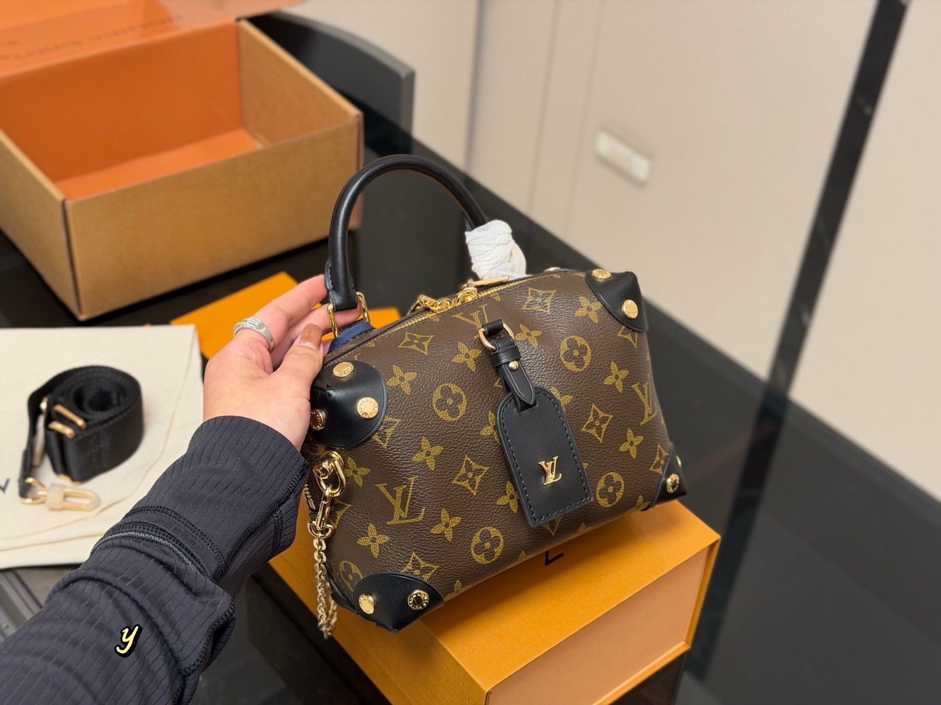 Lv Petite Malle handbag