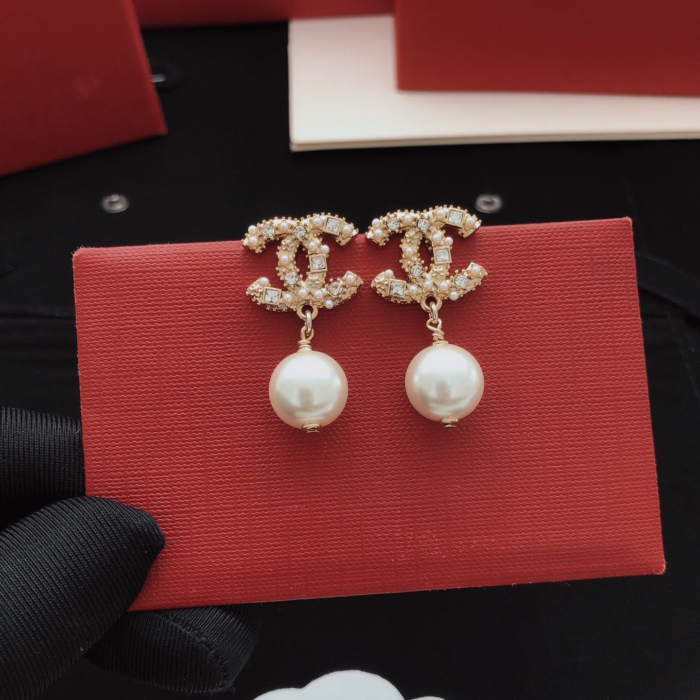 chanel Square diamond pendant pearl earrings