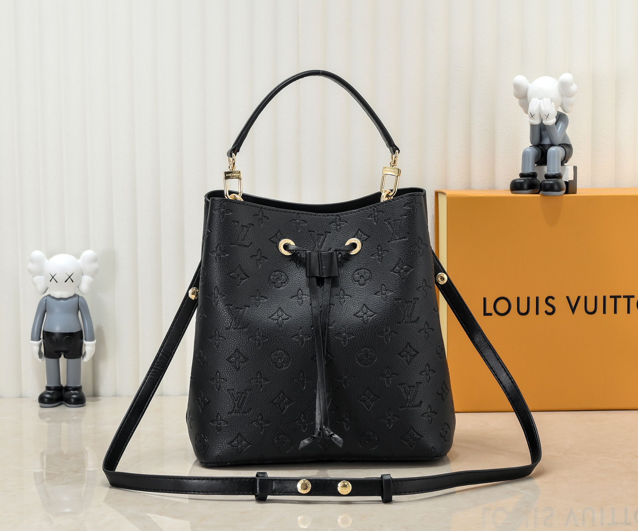 LV Neonoe Monogram Bucket bag