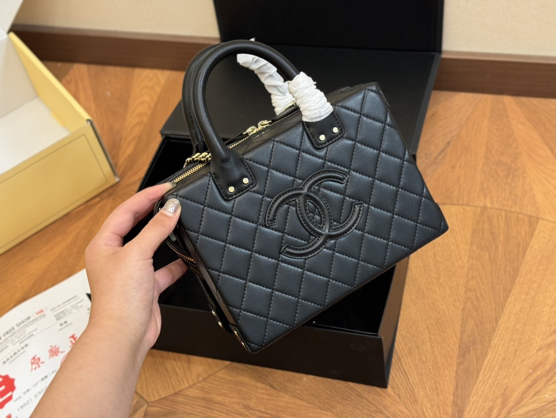 Chanel Autumn/Winter makeup box