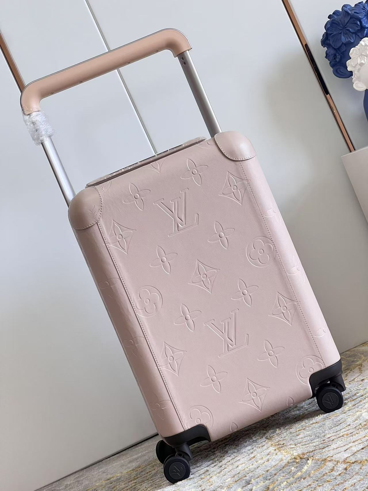 LV HORIZON suitcase