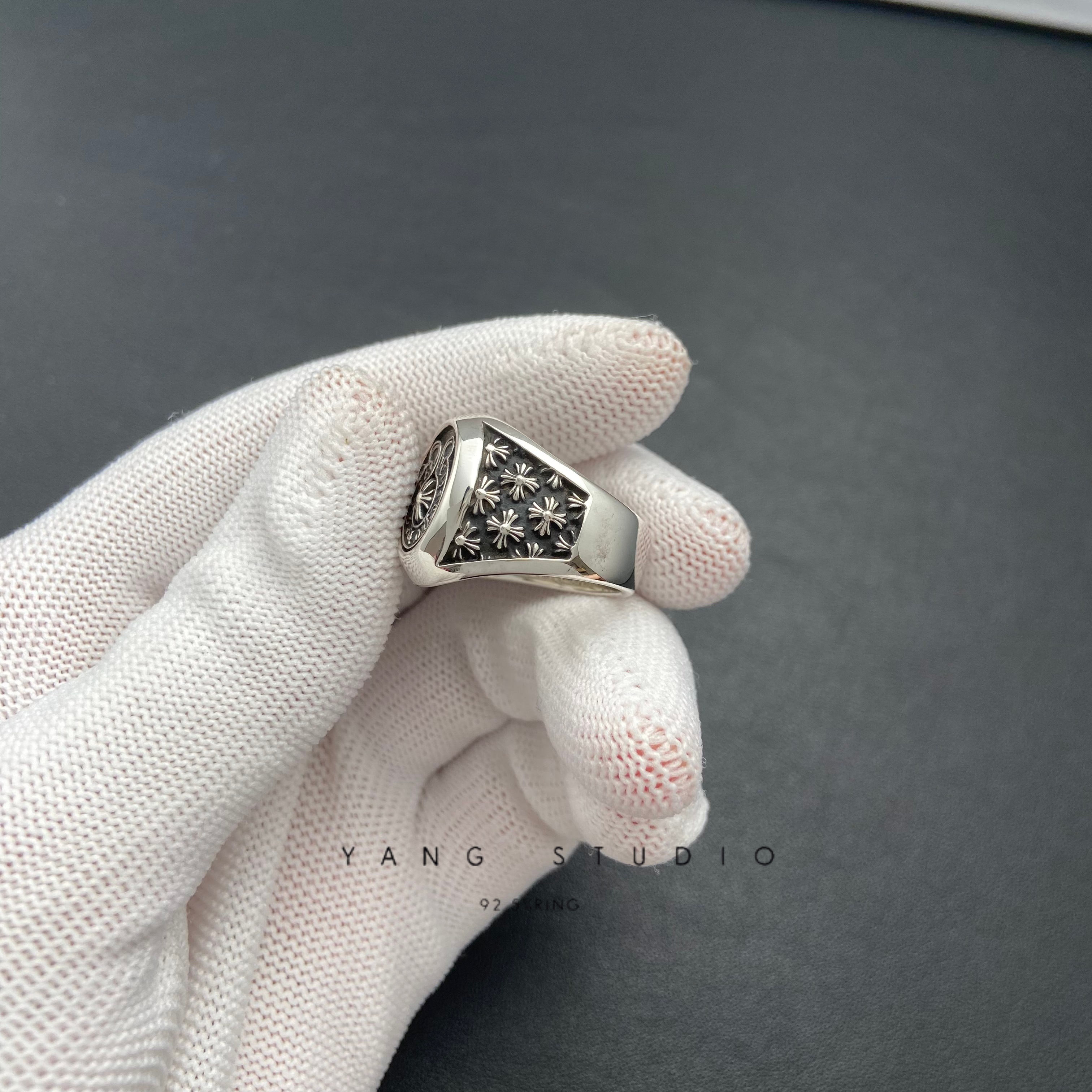 HORSESHOE RING