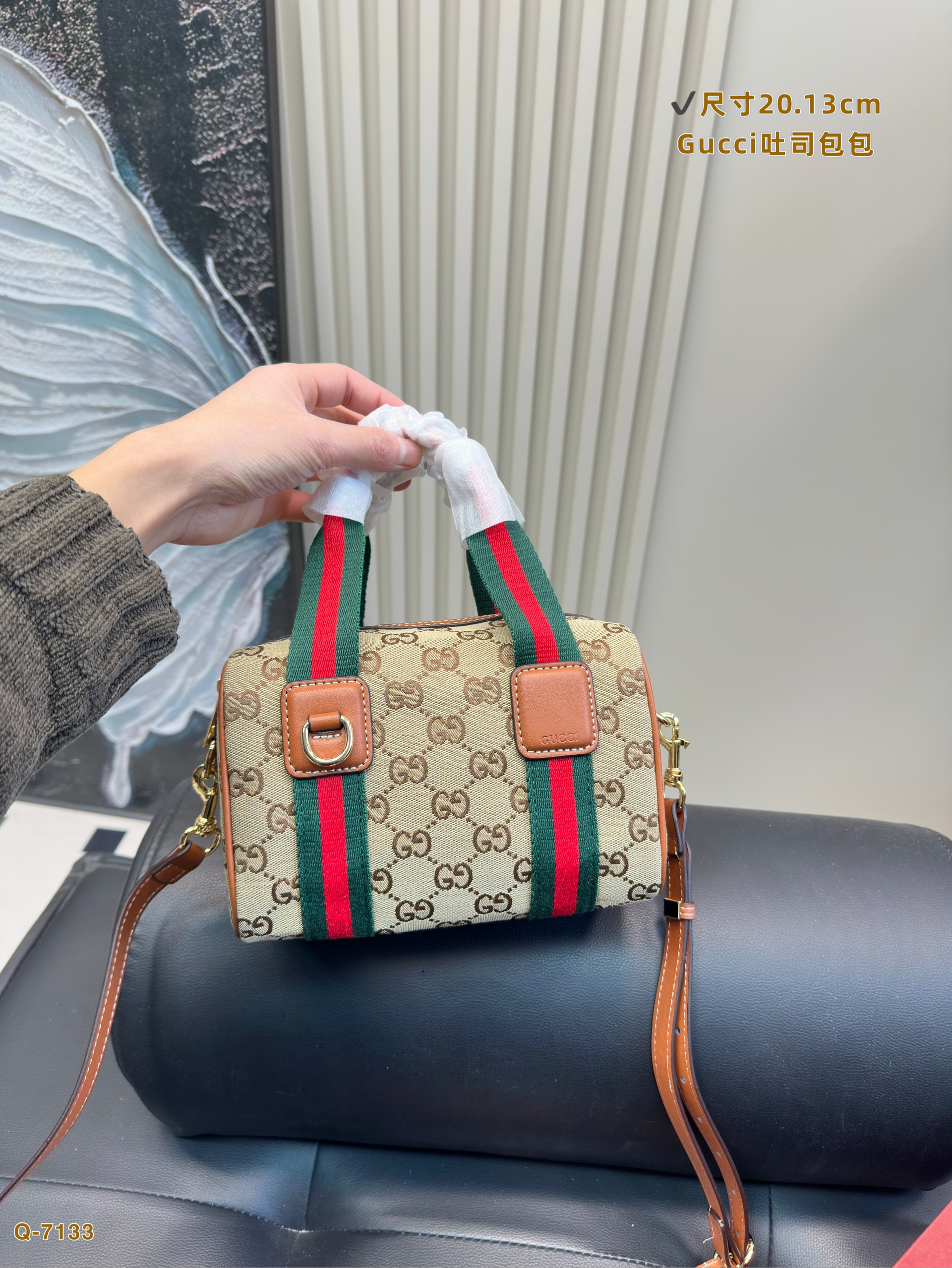 Gucci speedy shoulder handbag