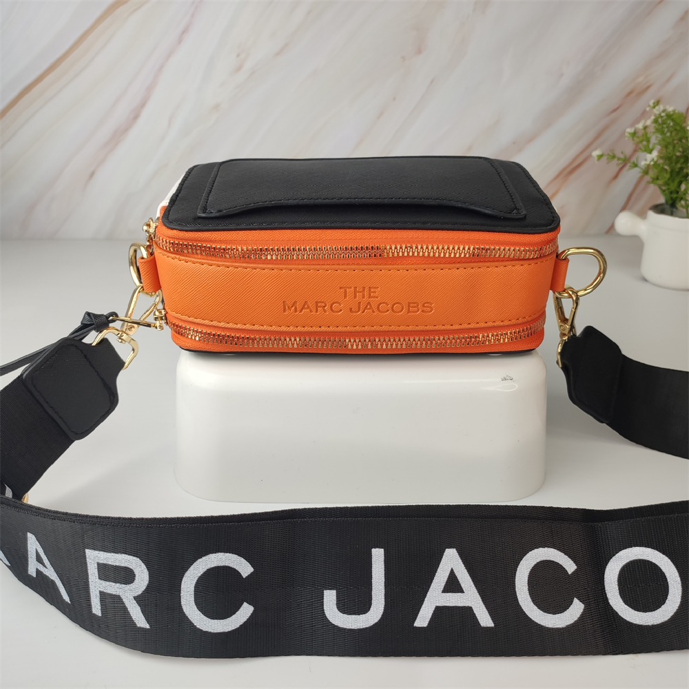 Marc Jacobs Camera Bag 18cm stylish crossbody bag
