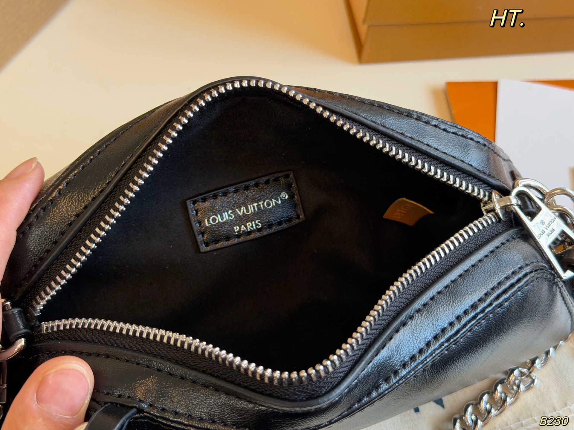 LV Pochette Vibe Shoulder bag