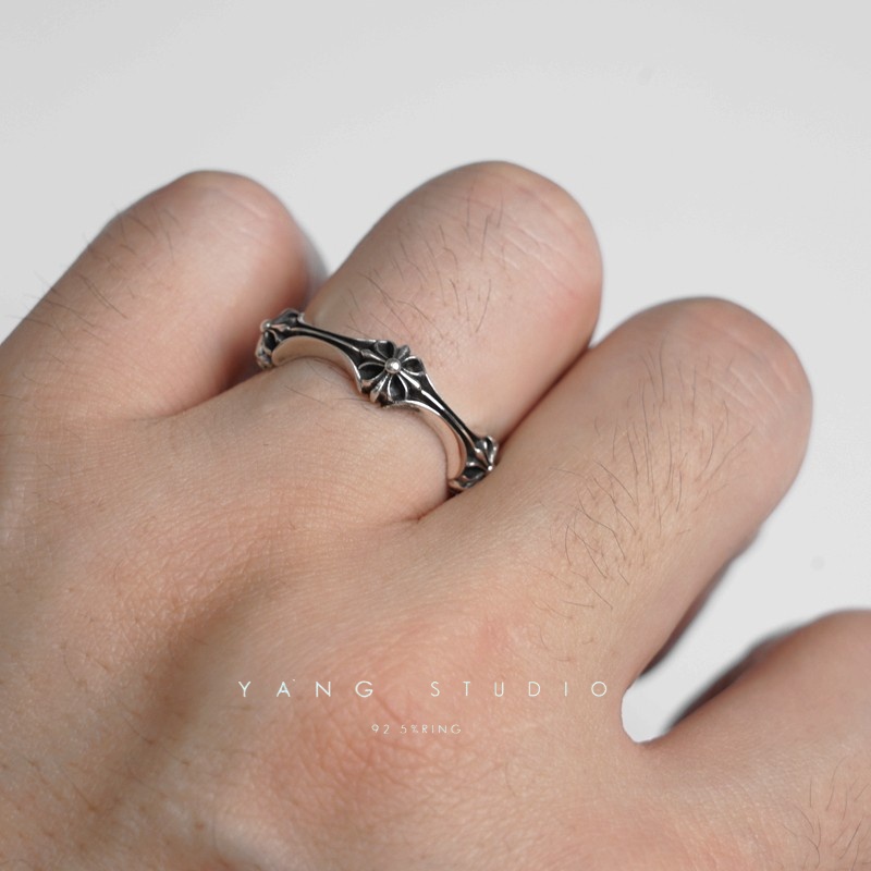 CROSS BONE TAIL RING