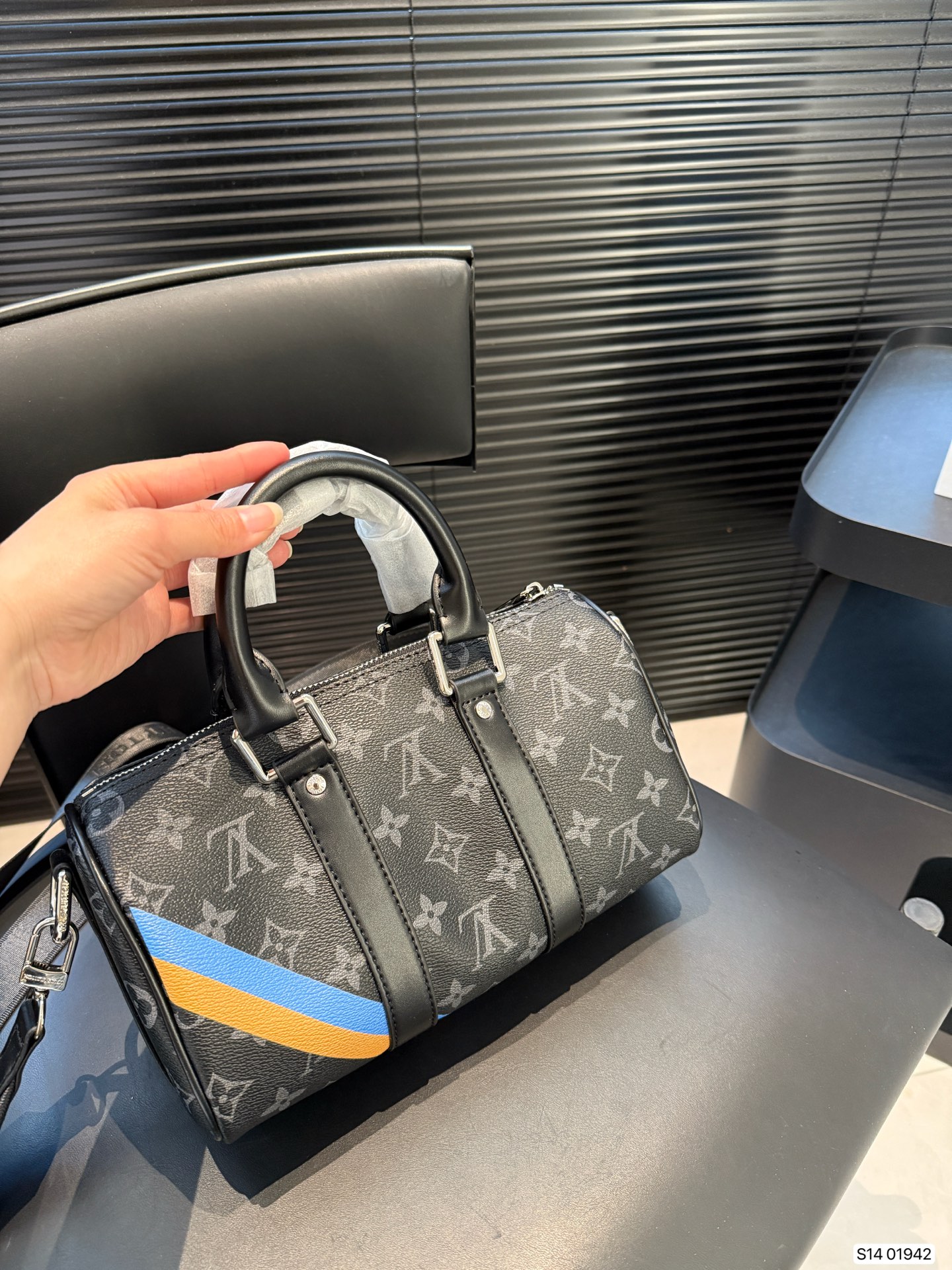LV keep single shoulder pillow bag
