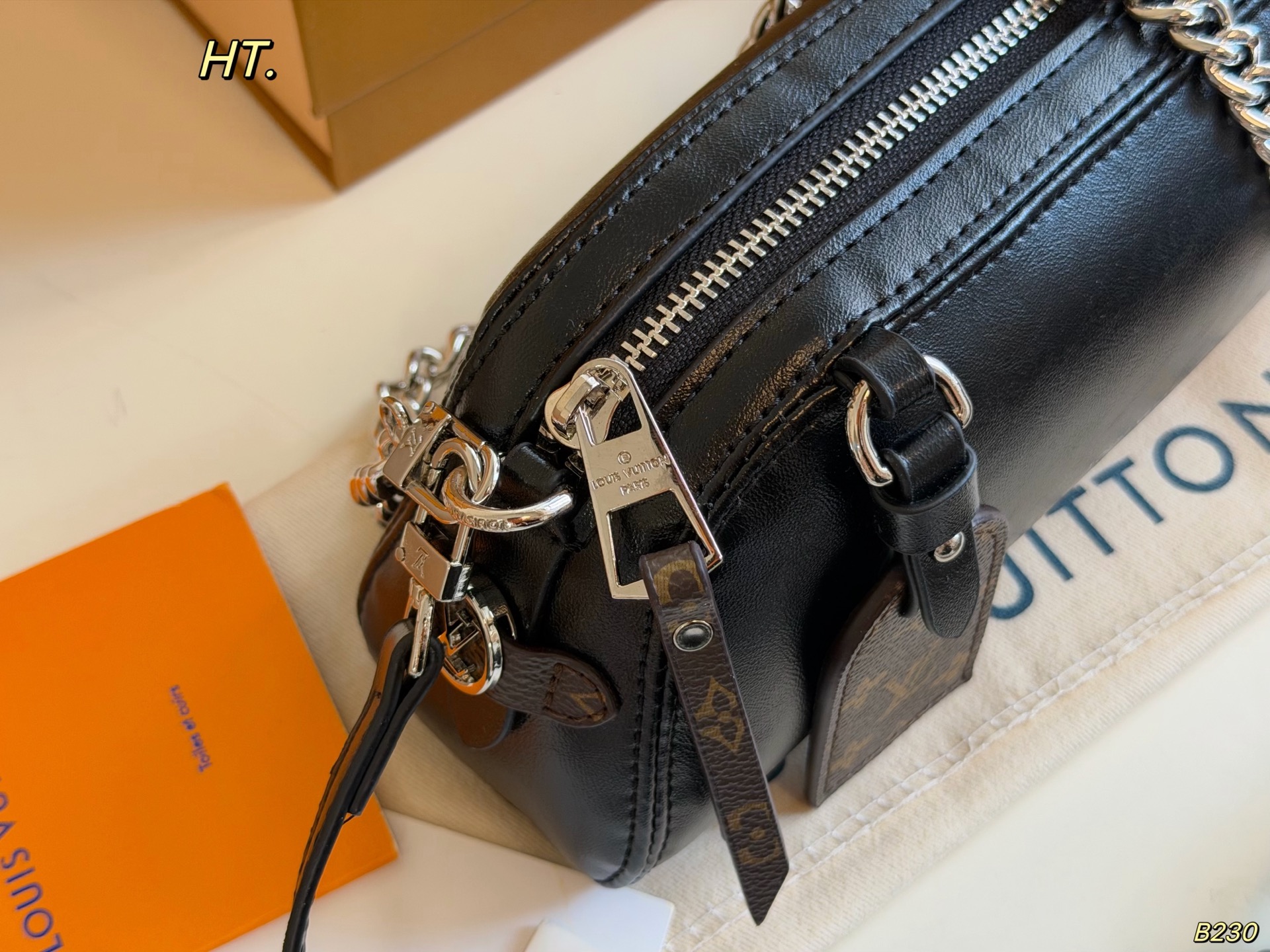 LV Pochette Vibe Shoulder bag