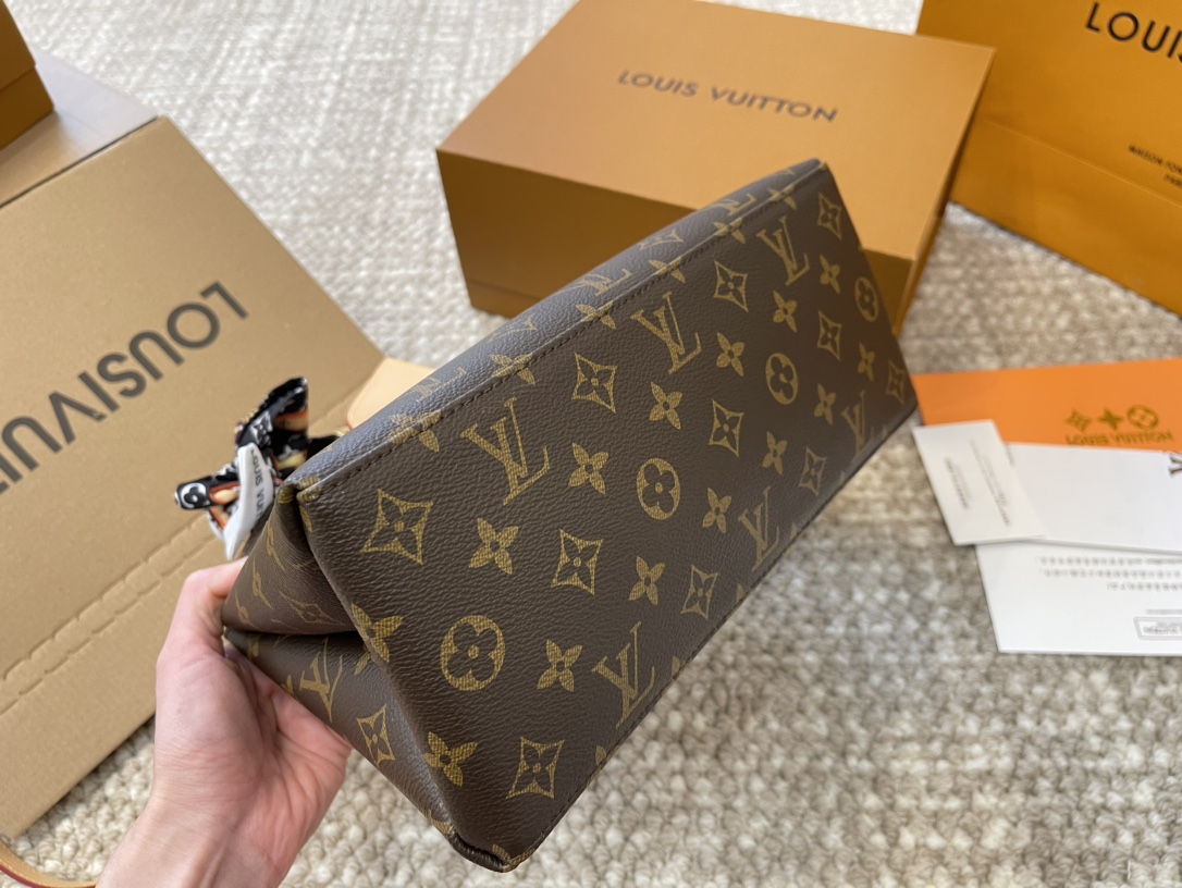 LV classic old flower Montaigne bag