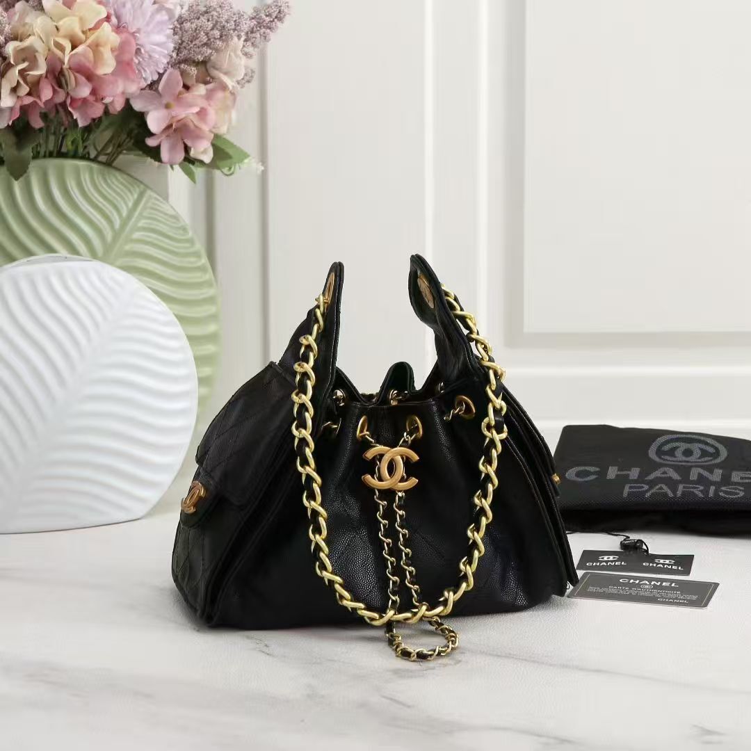 Chanel chain shoulder handbag