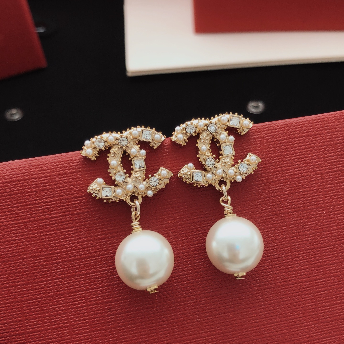 chanel Square diamond pendant pearl earrings