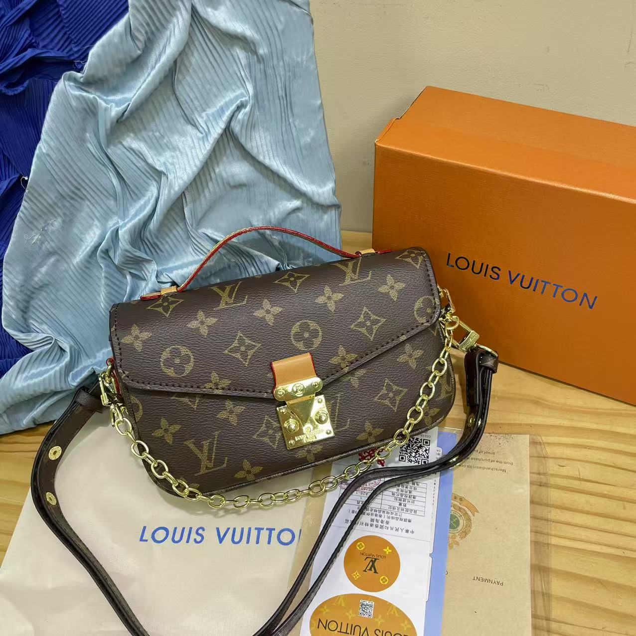 Louis Vuitton Presbyopia Messenger Bag Fashion Casual Chain Bag Internet Celebrity Popular Commuting Shoulder Bag for Women