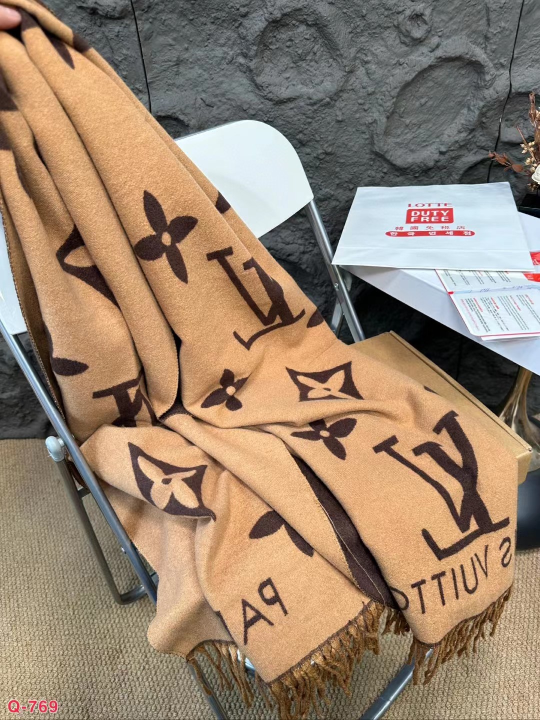 Louis Vuitton LV Unisex Reykjavik Scarf