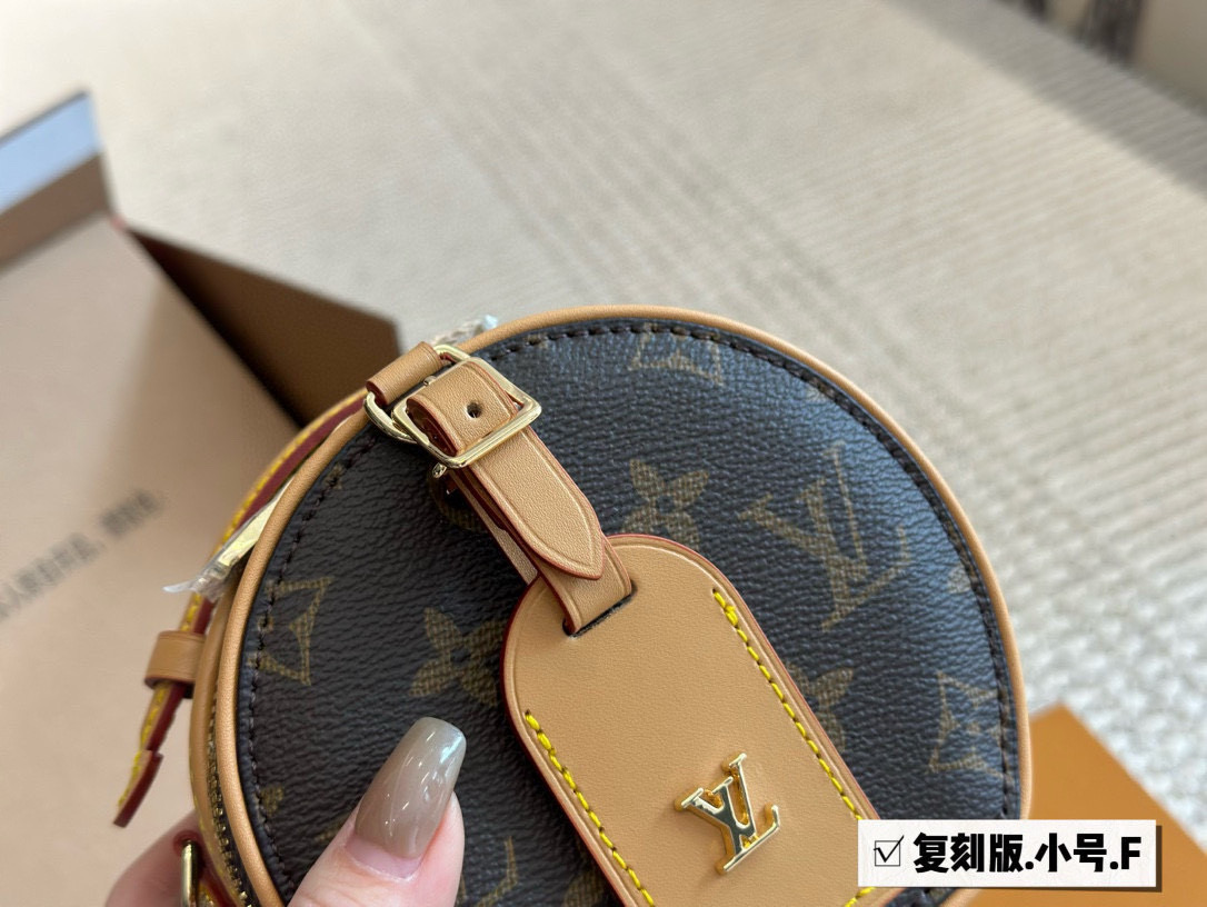 LV BOITE small round bag