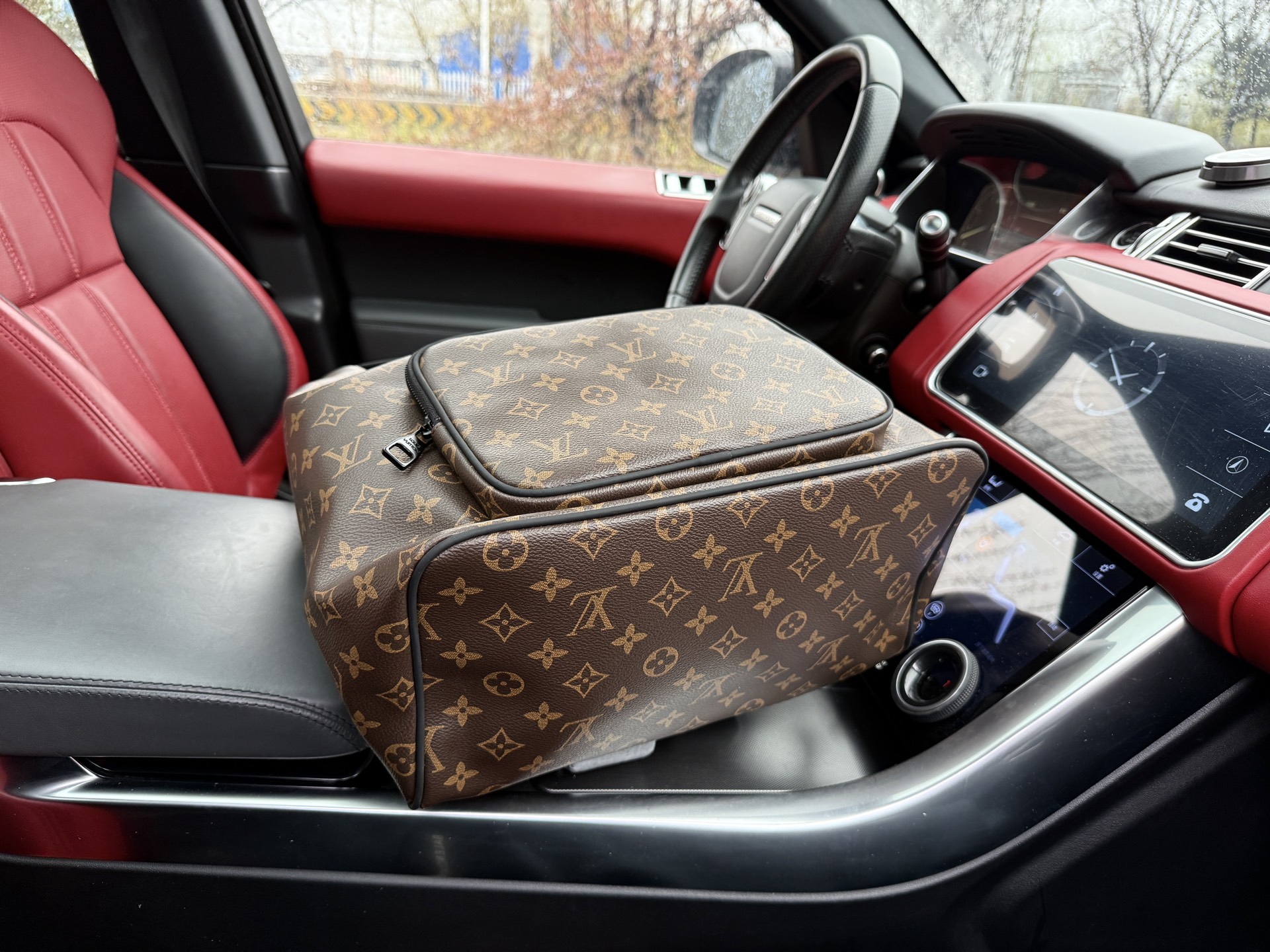LV backpack full body presbyopia
