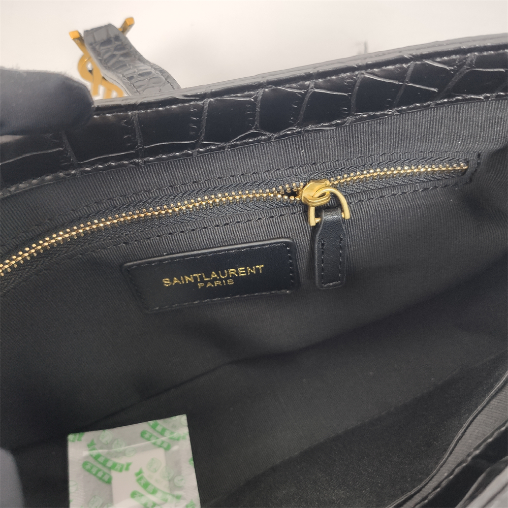 Saint Laurent Cassandra  Le 5 à 7 Hobo Bag