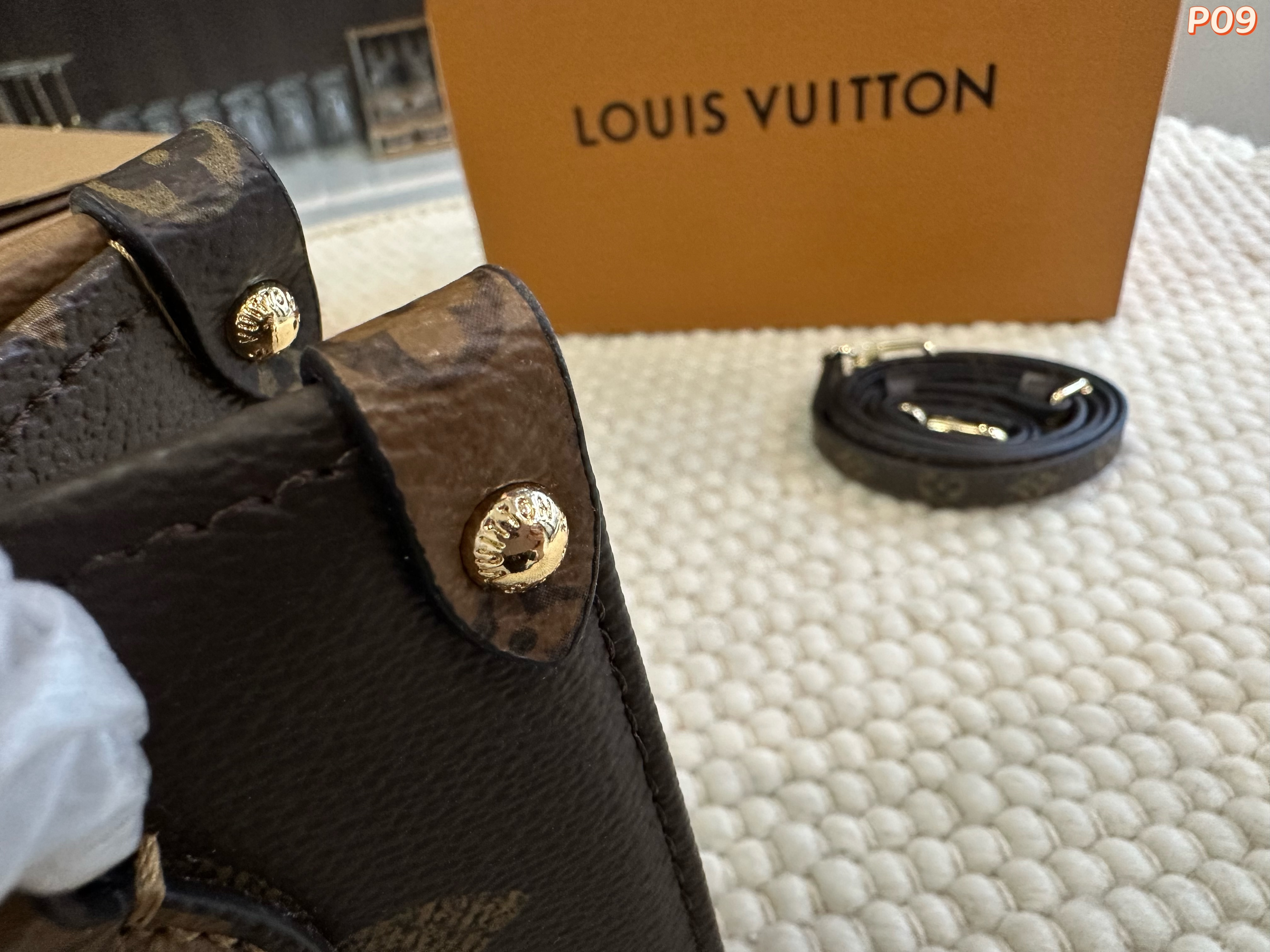 LV ONTHEGO Tote bag