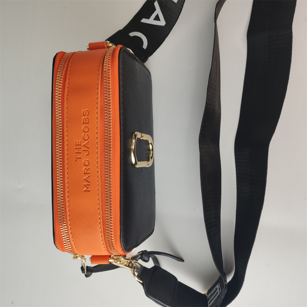 Marc Jacobs Camera Bag 18cm stylish crossbody bag