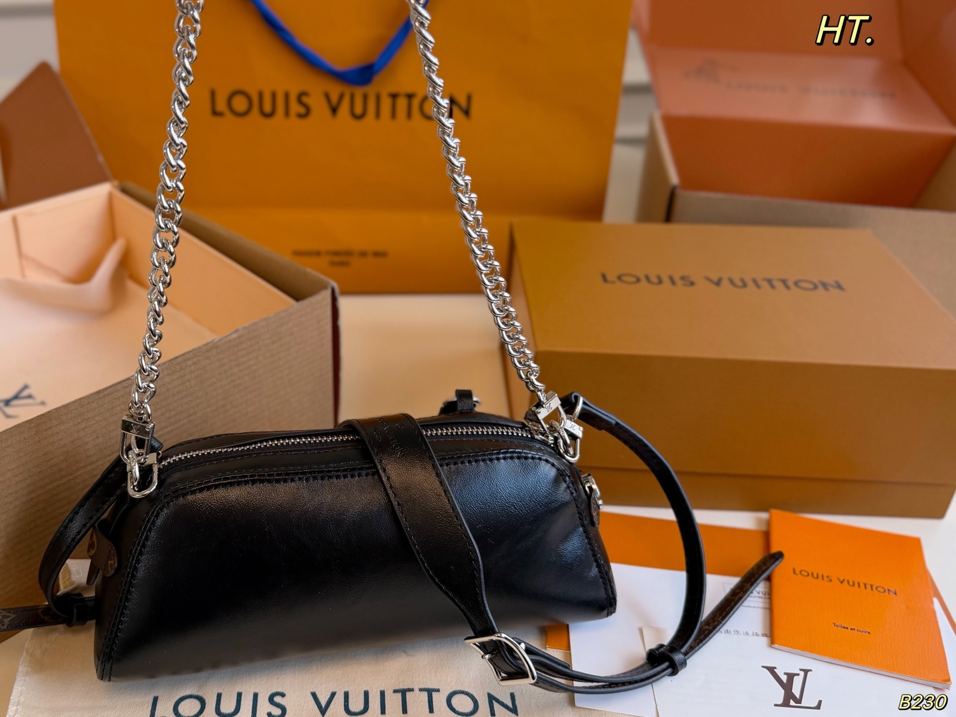 LV Pochette Vibe Shoulder bag