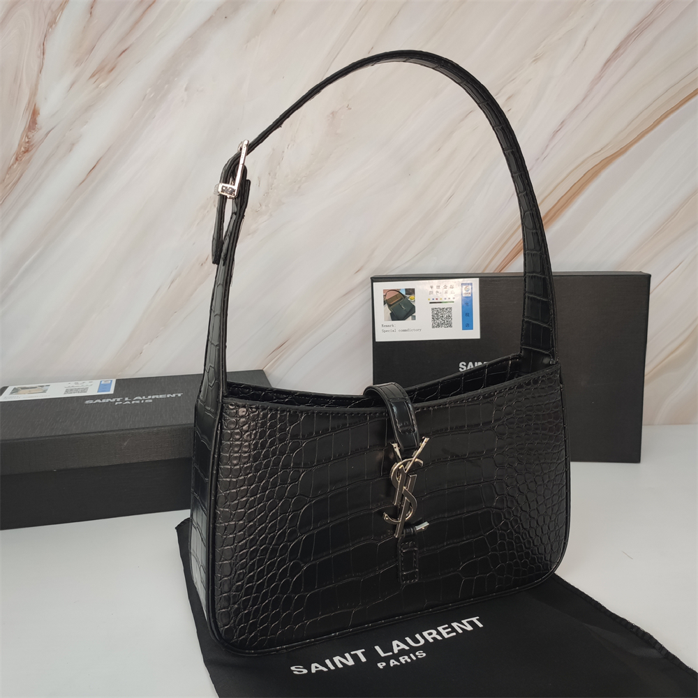 Saint Laurent Cassandra Le 5 à 7 Hobo Bag