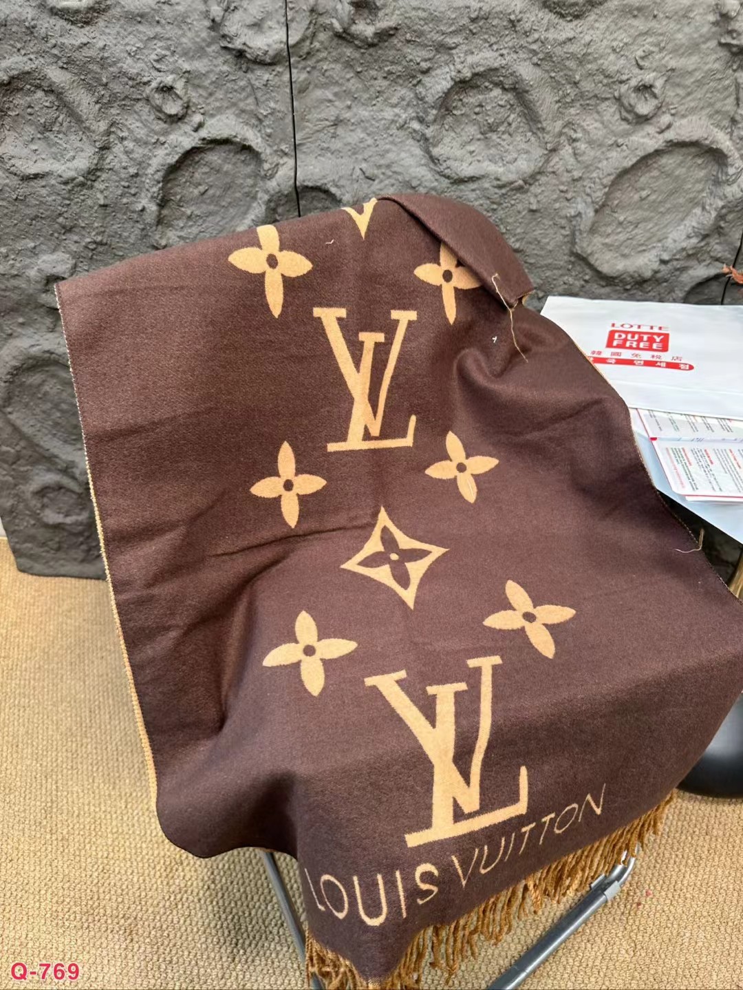 Louis Vuitton LV Unisex Reykjavik Scarf
