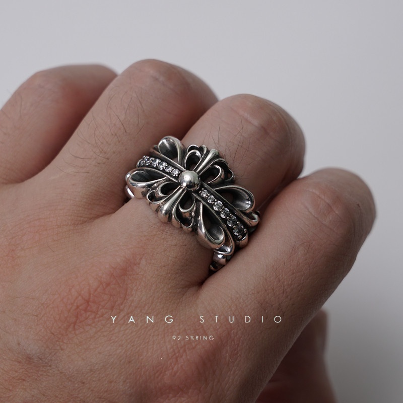 DOUBLE FLORAL RING WITH WHITE DIAMONDS