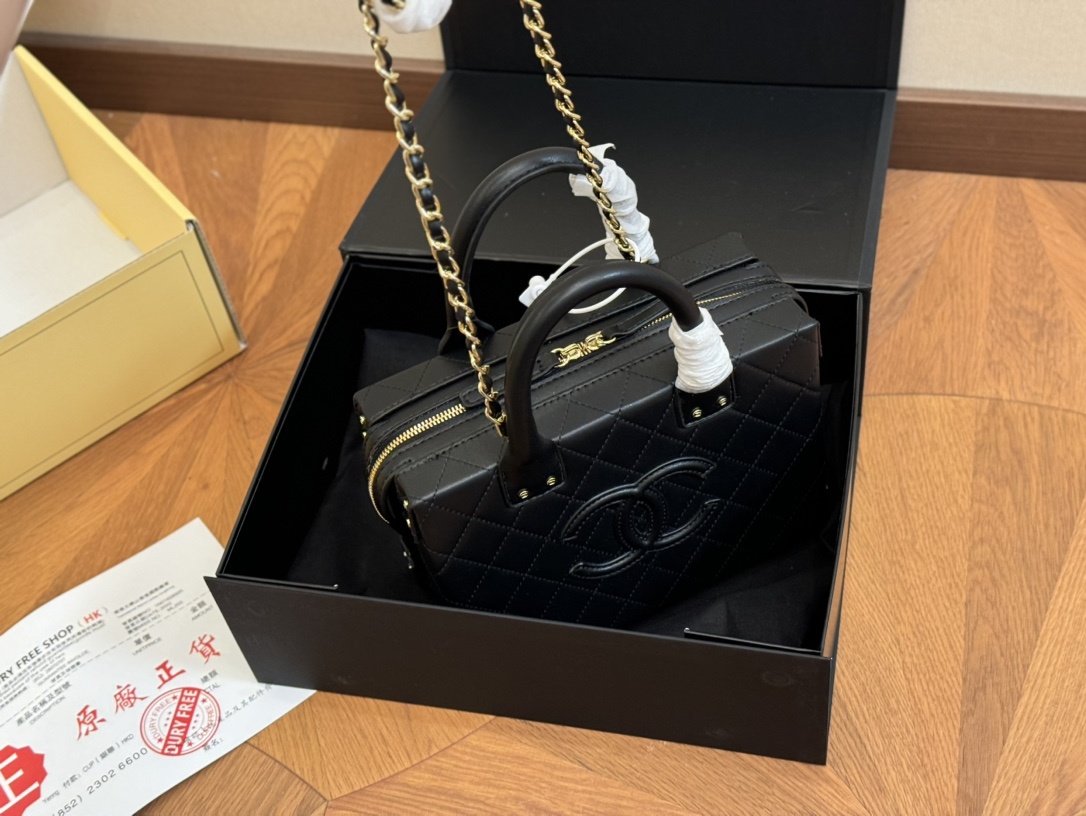 Chanel Autumn/Winter makeup box