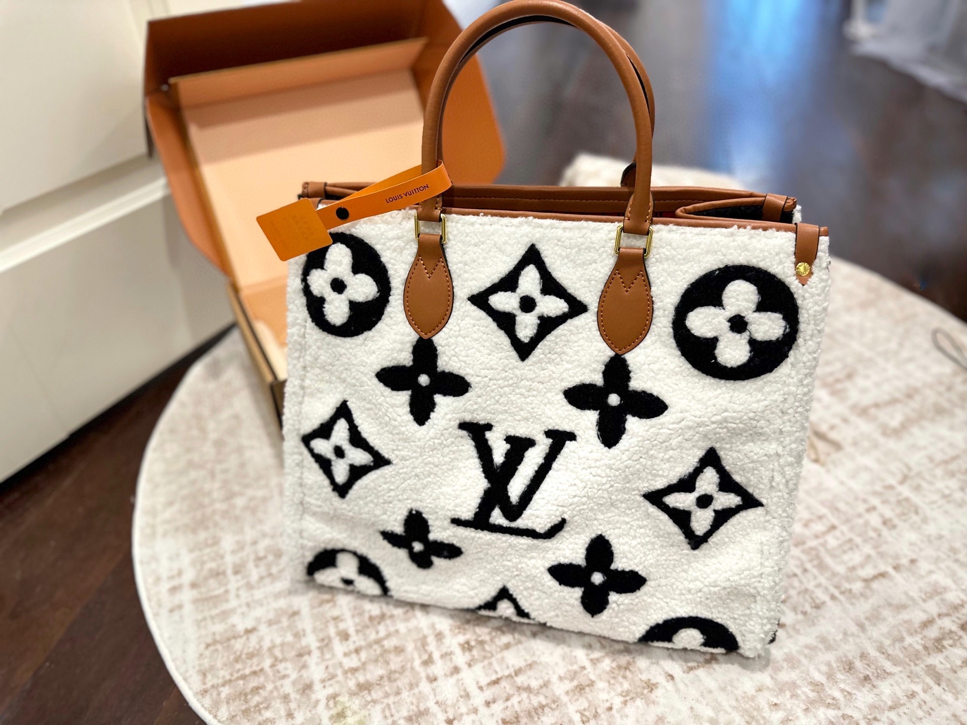 LV  Monogram  onthego bag