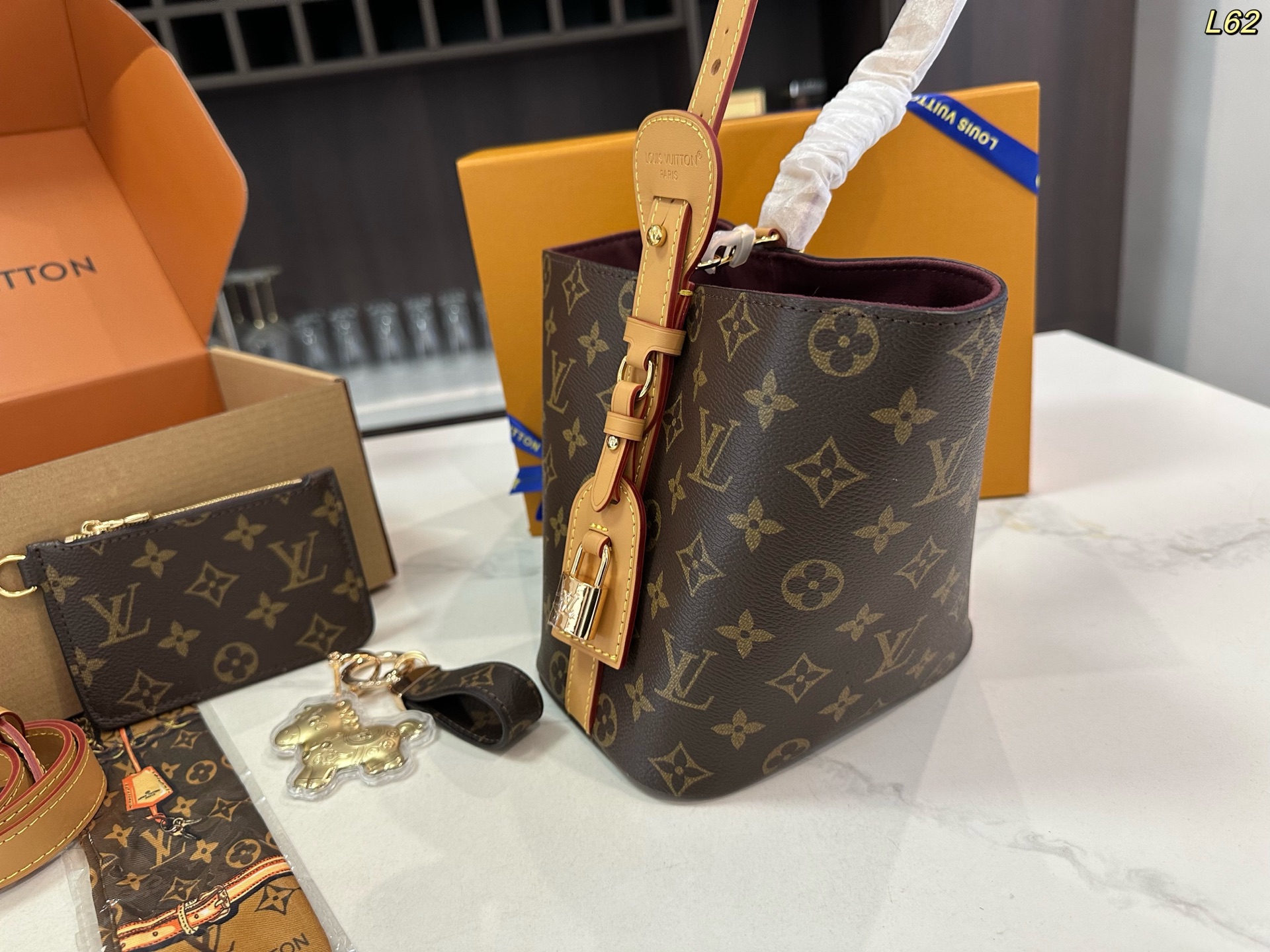LV bucket bag All in BB