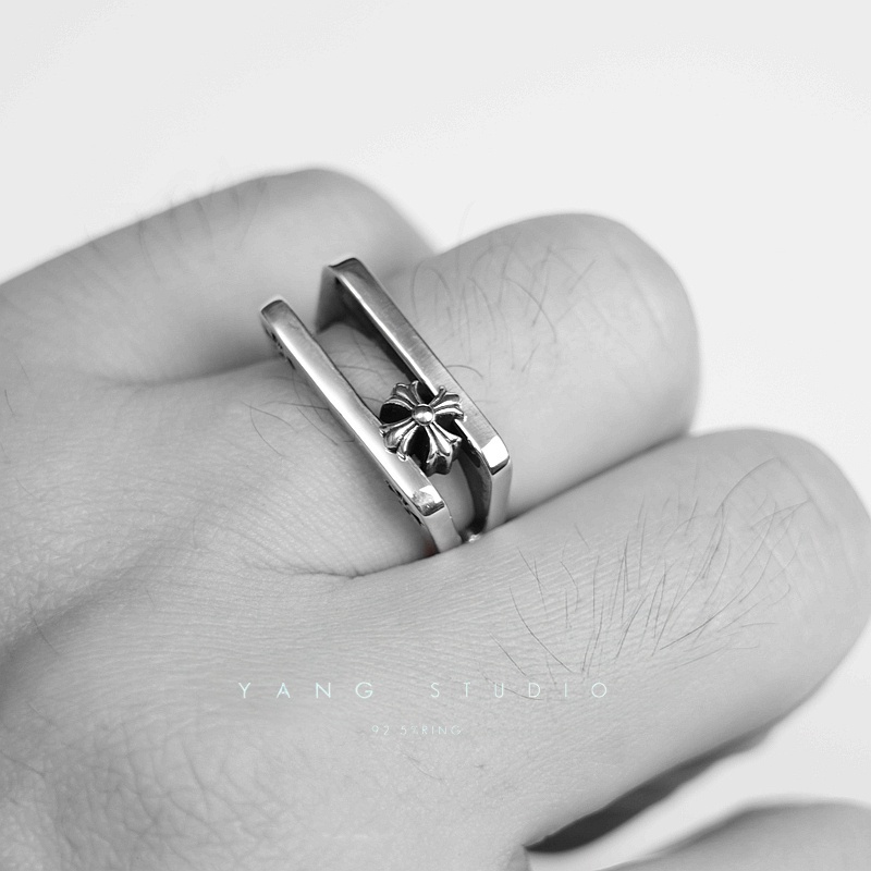 MOVABLE CROSS RING