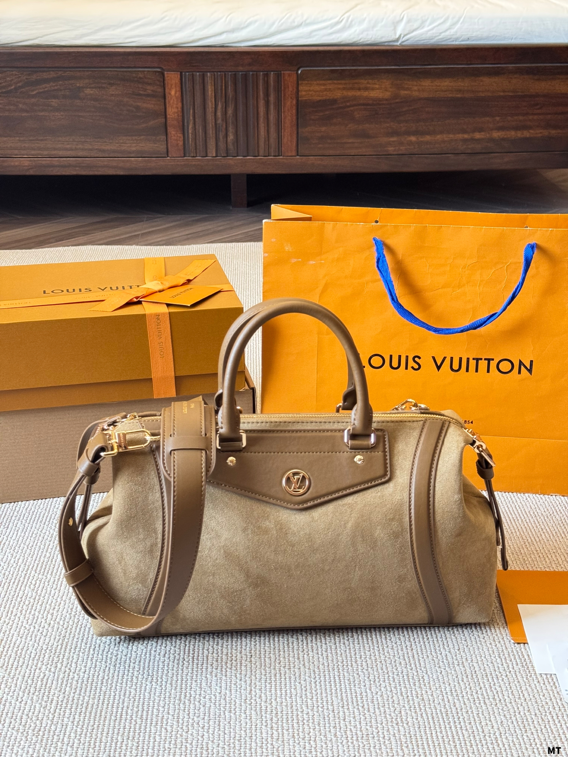 LV 25ss biker bag