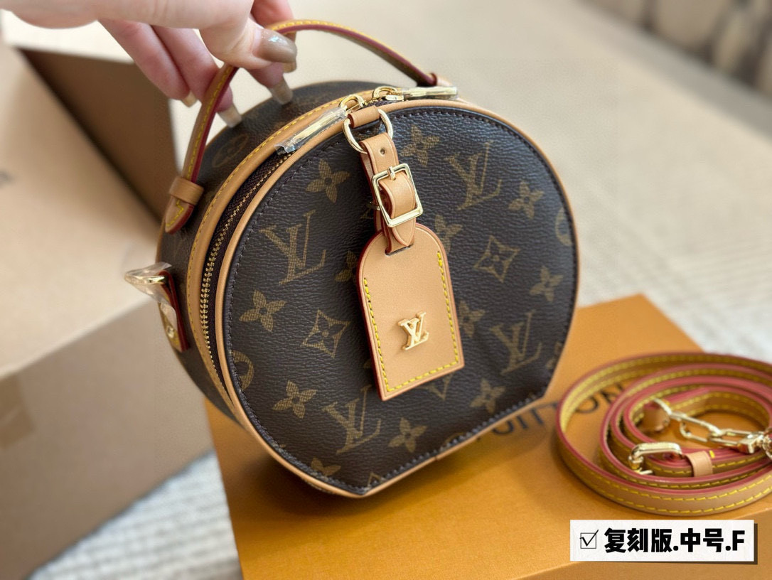 LV BOITE small round bag