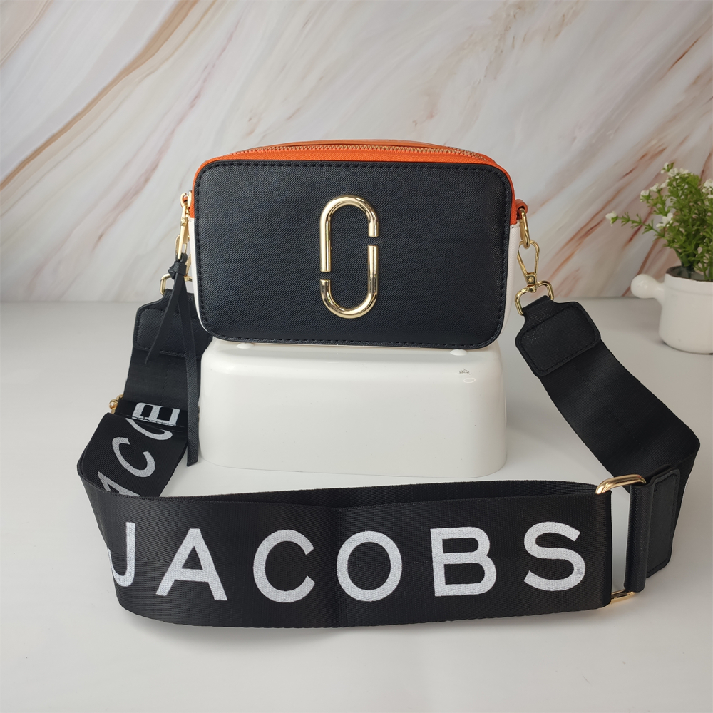 Marc Jacobs Camera Bag 18cm stylish crossbody bag