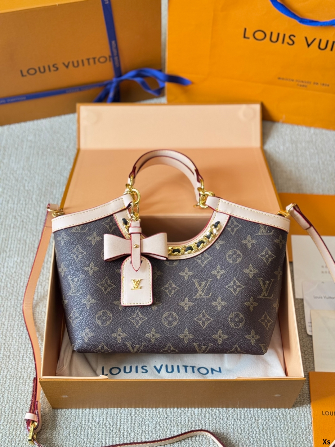 Louis Vuitton armpit crossbody bag high-end large capacity
