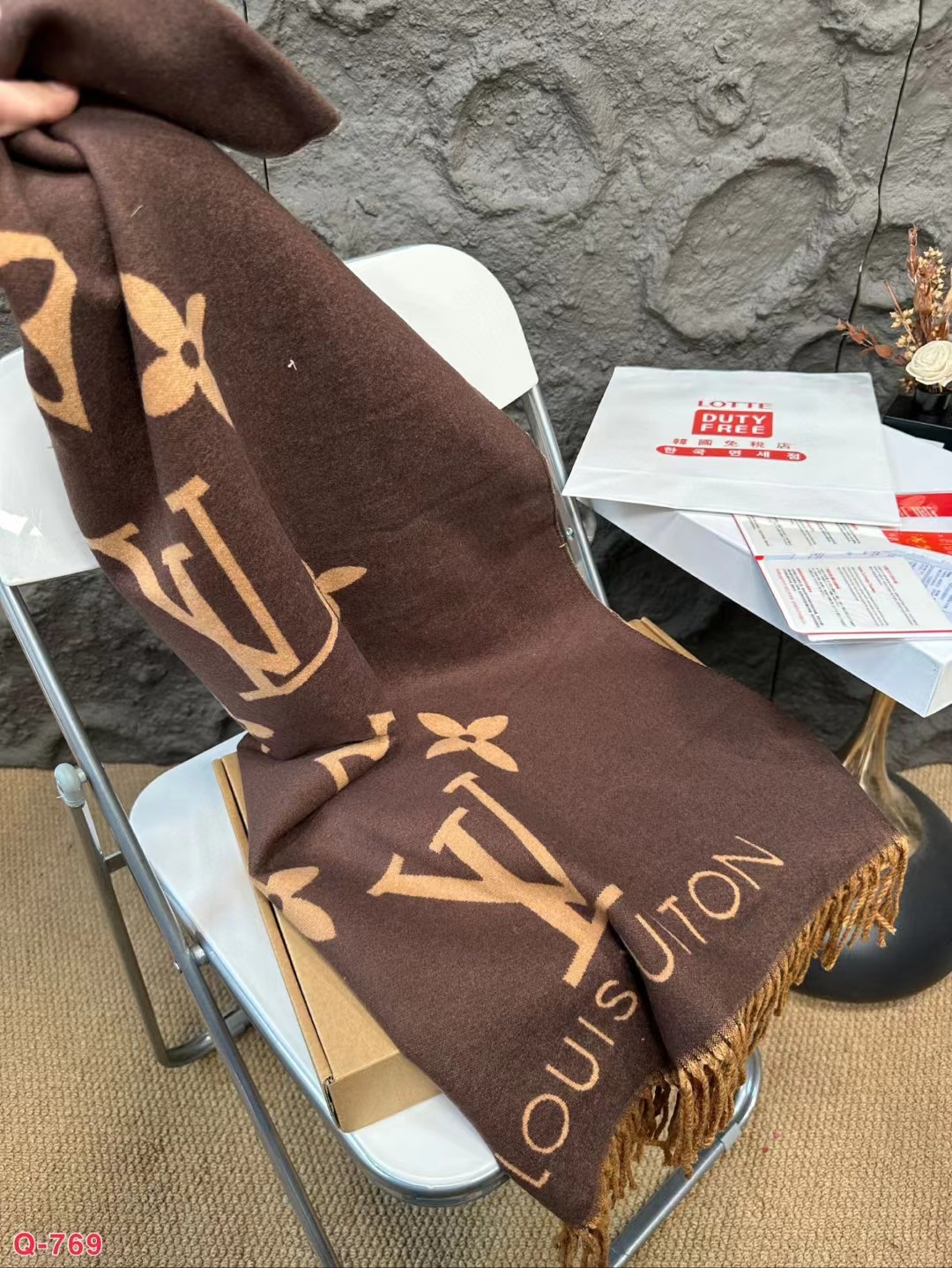 Louis Vuitton LV Unisex Reykjavik Scarf