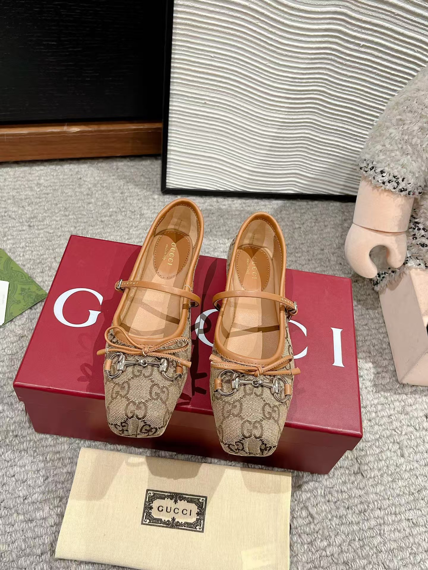 Gucci Fashionable flat ballet shoes with horse bit buckle new style