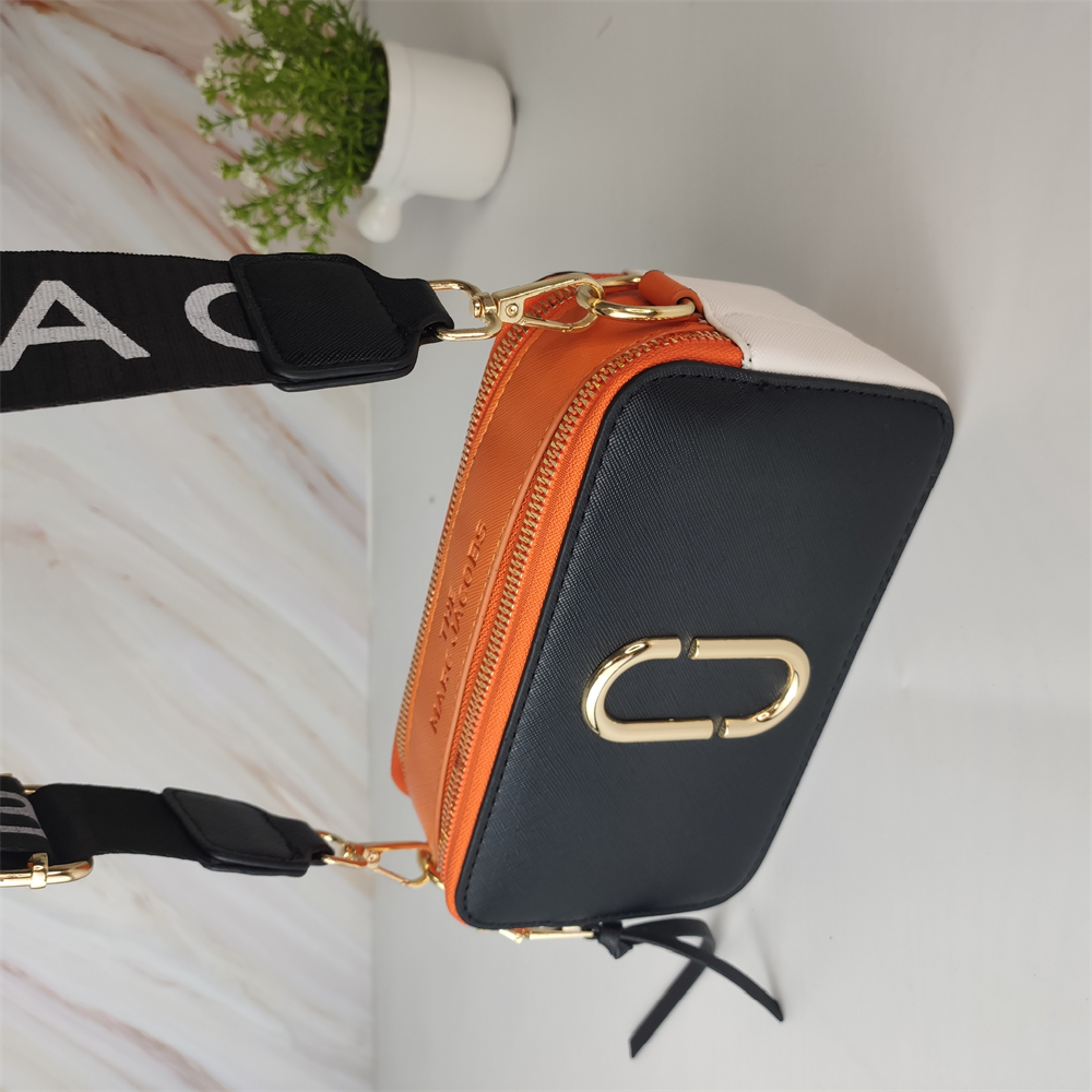 Marc Jacobs Camera Bag 18cm stylish crossbody bag