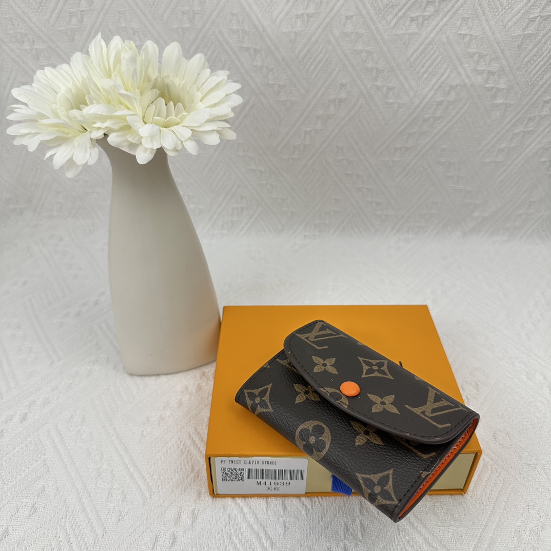 LV compact and practical coin purse
