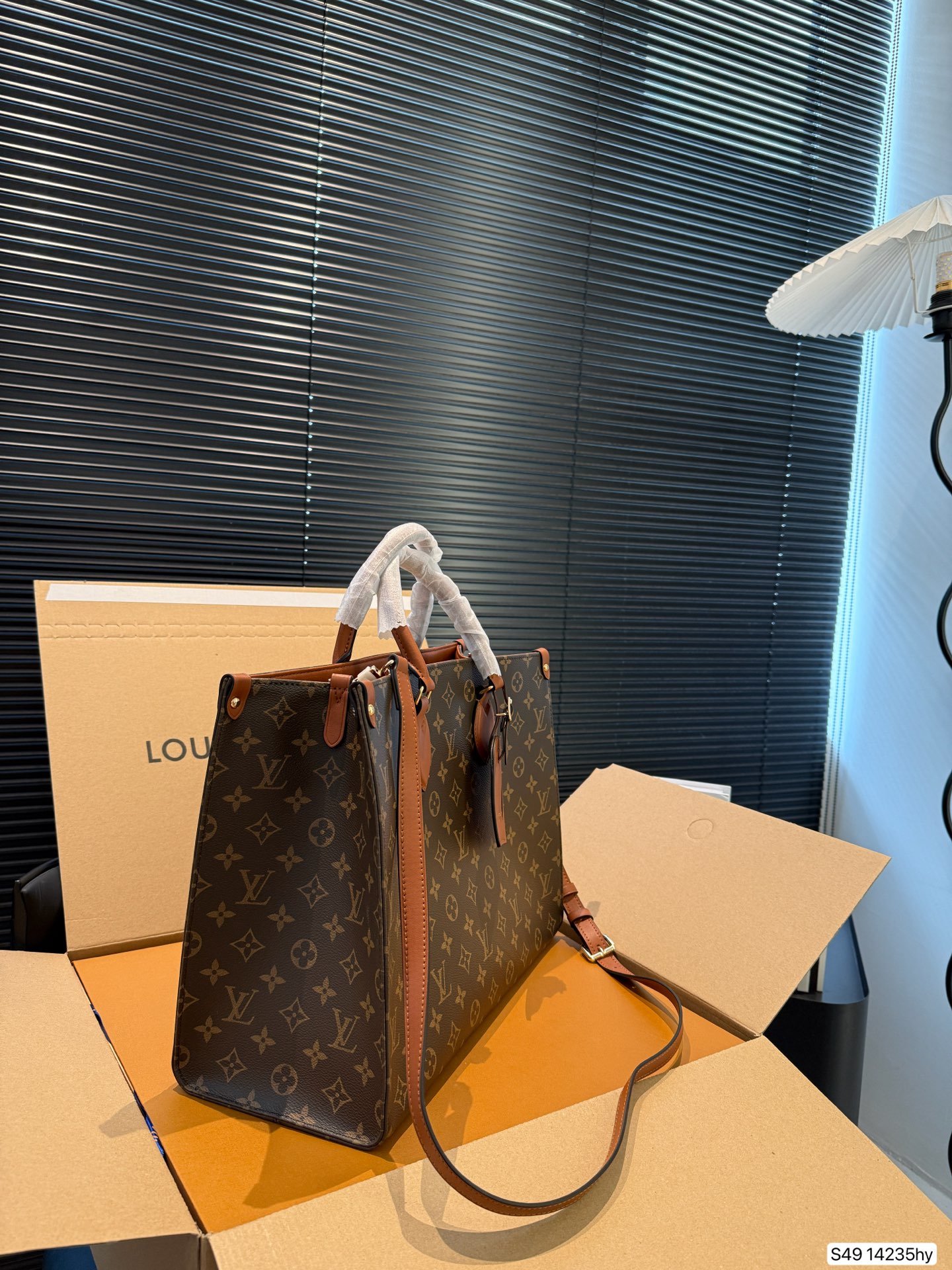 LV classic tote bag