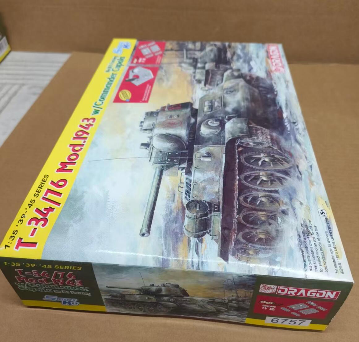 Dragon 6757 1/35 T-34/76 Mod.1943 w/Commander Cupola