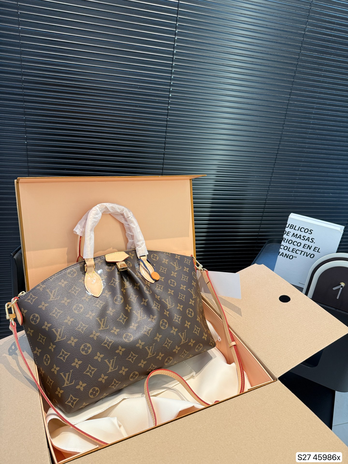 LV high-end dumpling bag