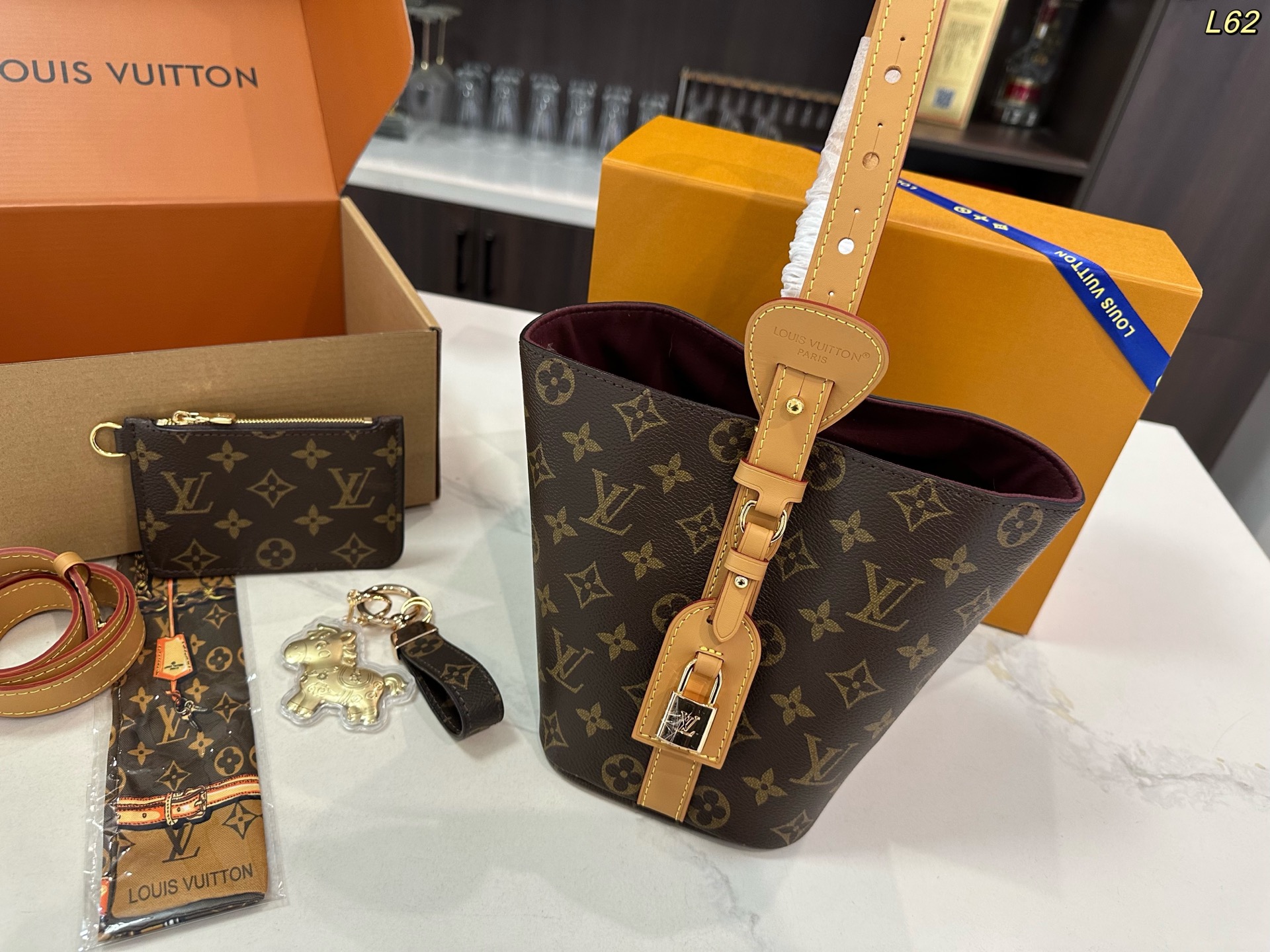 LV bucket bag All in BB
