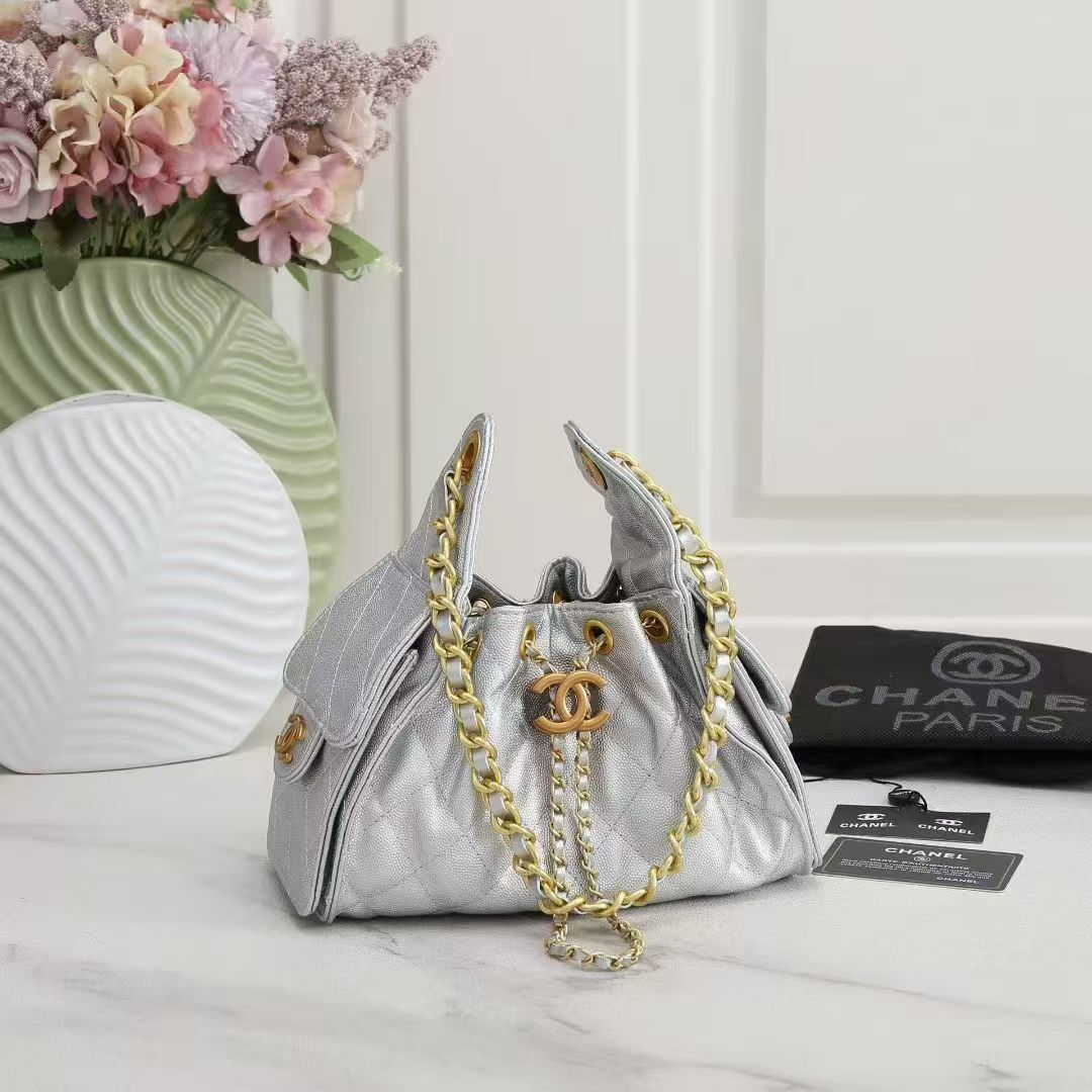 Chanel chain shoulder handbag