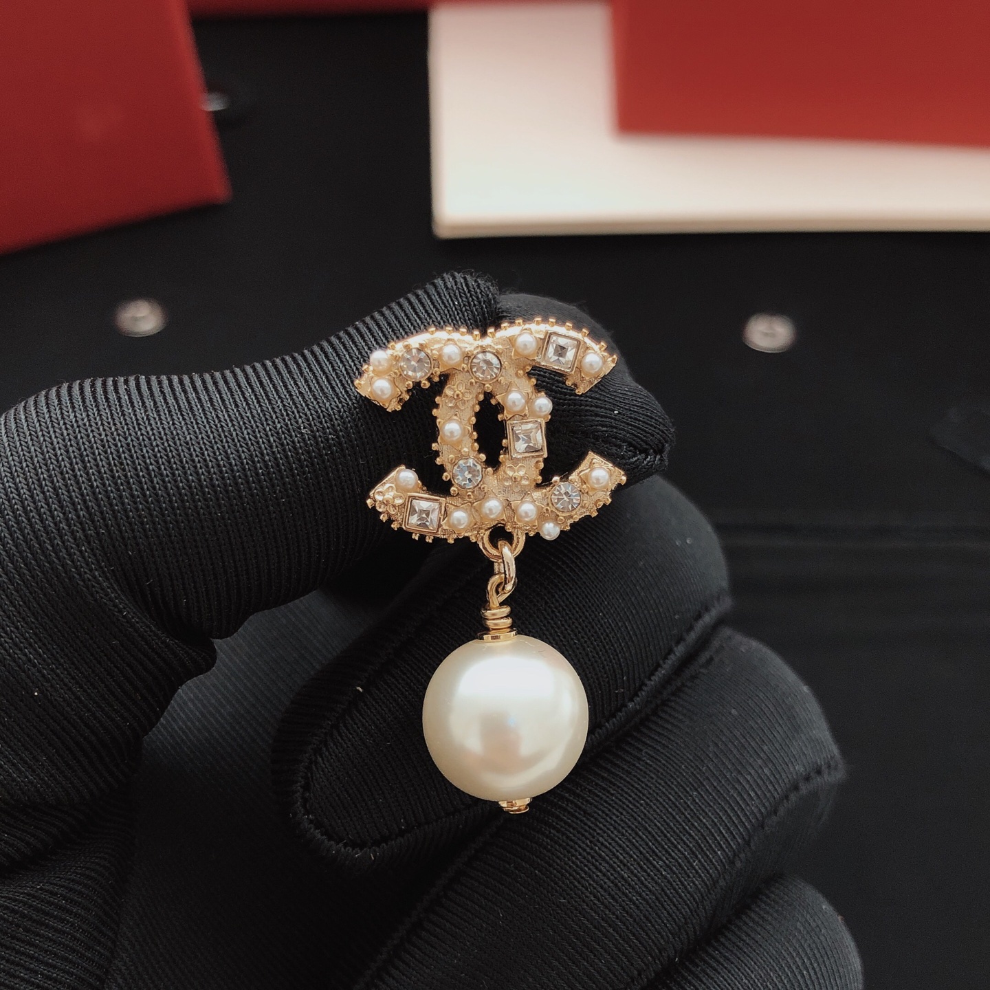 chanel Square diamond pendant pearl earrings