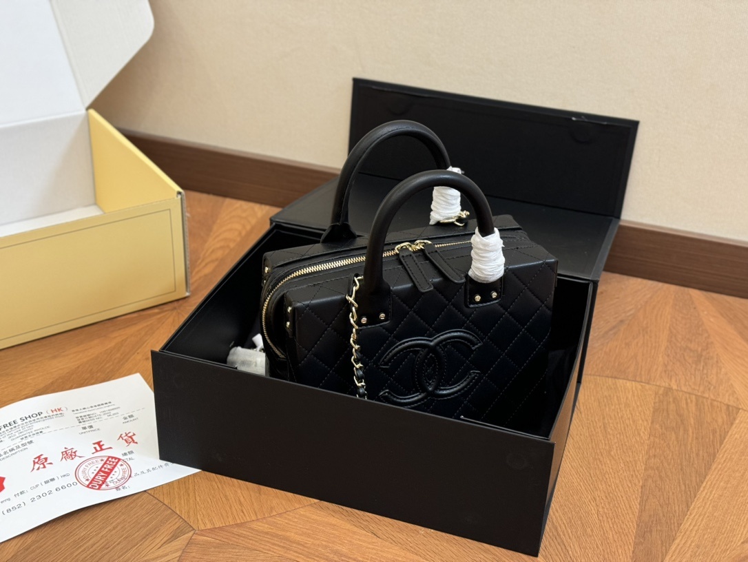 Chanel Autumn/Winter makeup box