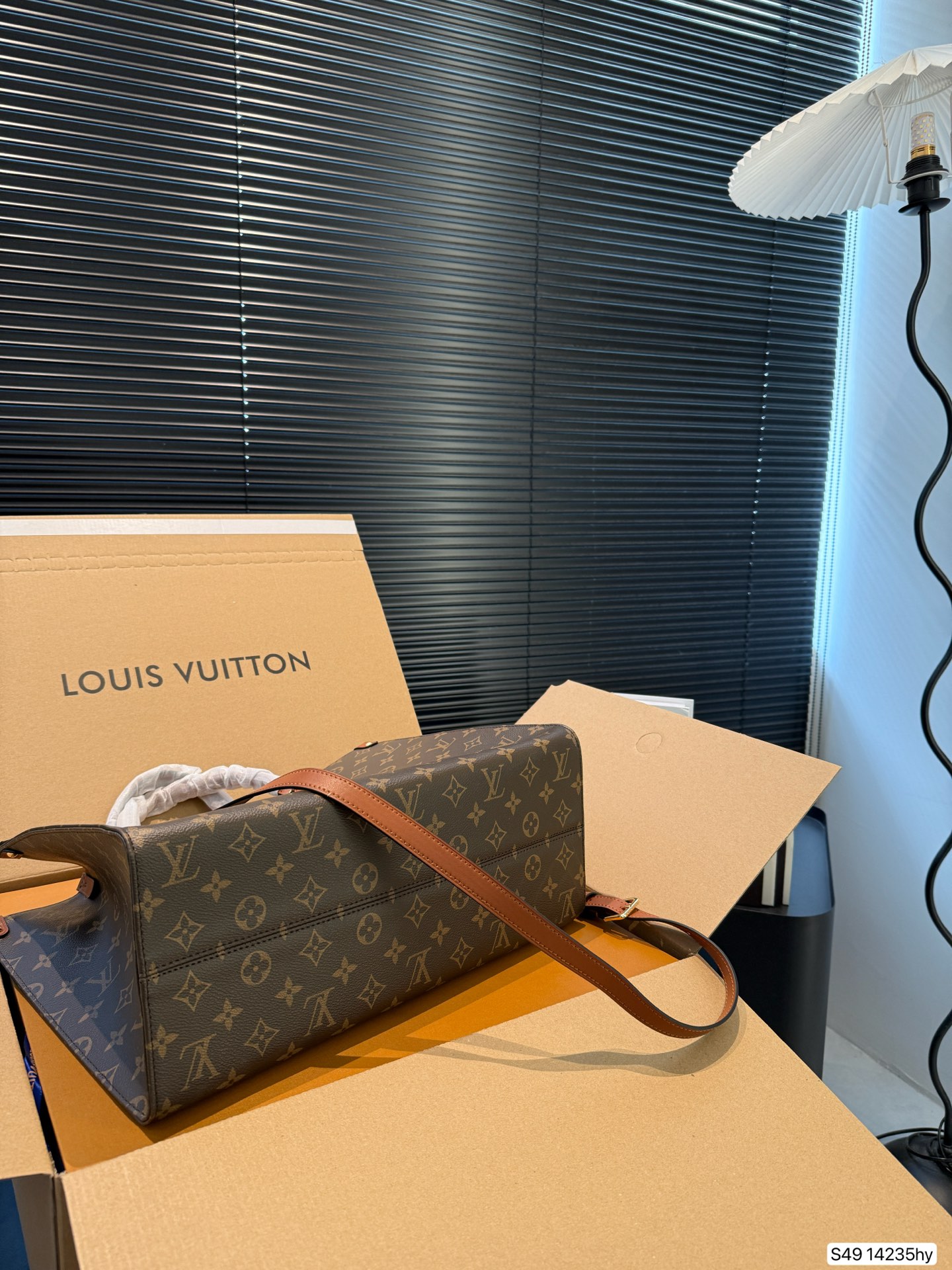 LV classic tote bag
