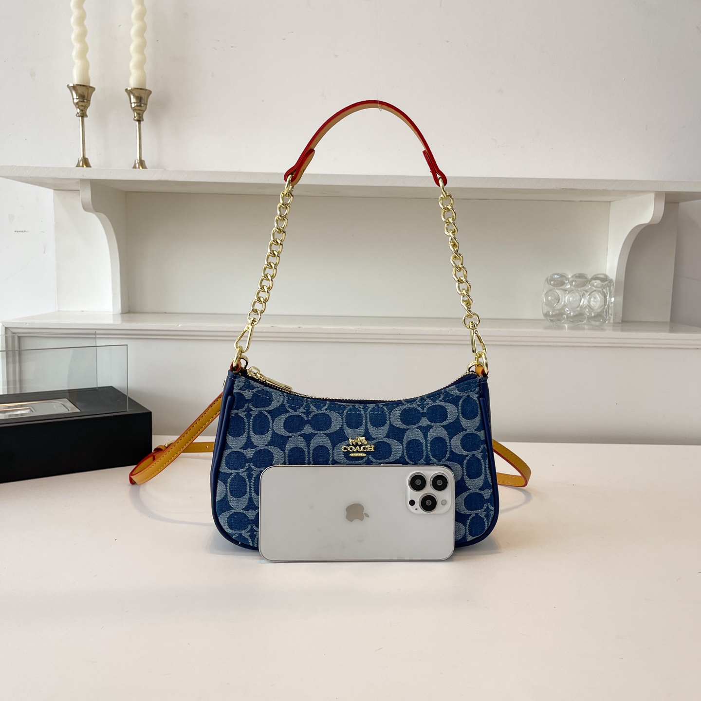 Coach presbyopic shoulder crossbody handbag armpit bag